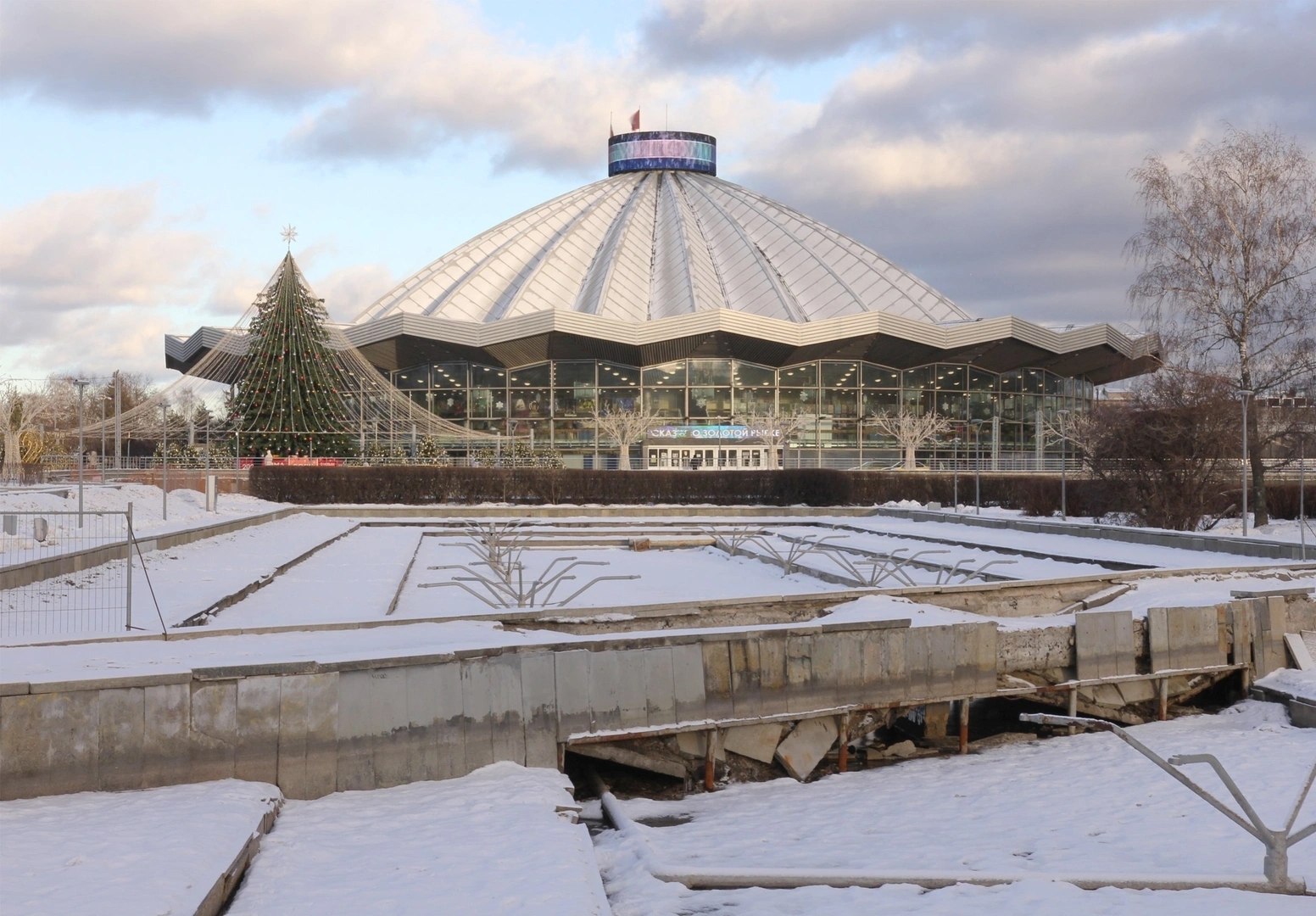 Новогоднее шоу «Сказка о Белоснежке и семи гномах» в Большом цирке: магия и приключения ждут вас!
